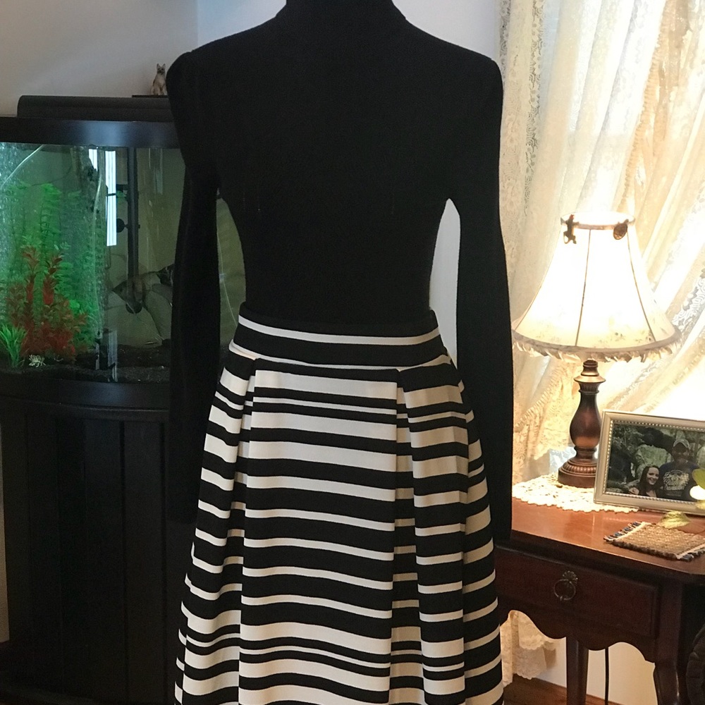 Gorgeous and sophisticated skirt.
